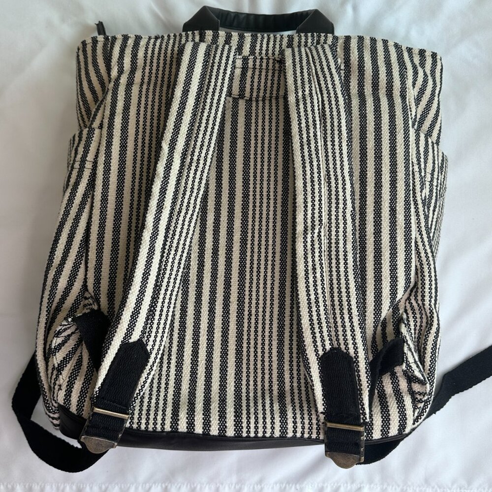 Universal Thread Utility Style Square Backpack - image 8